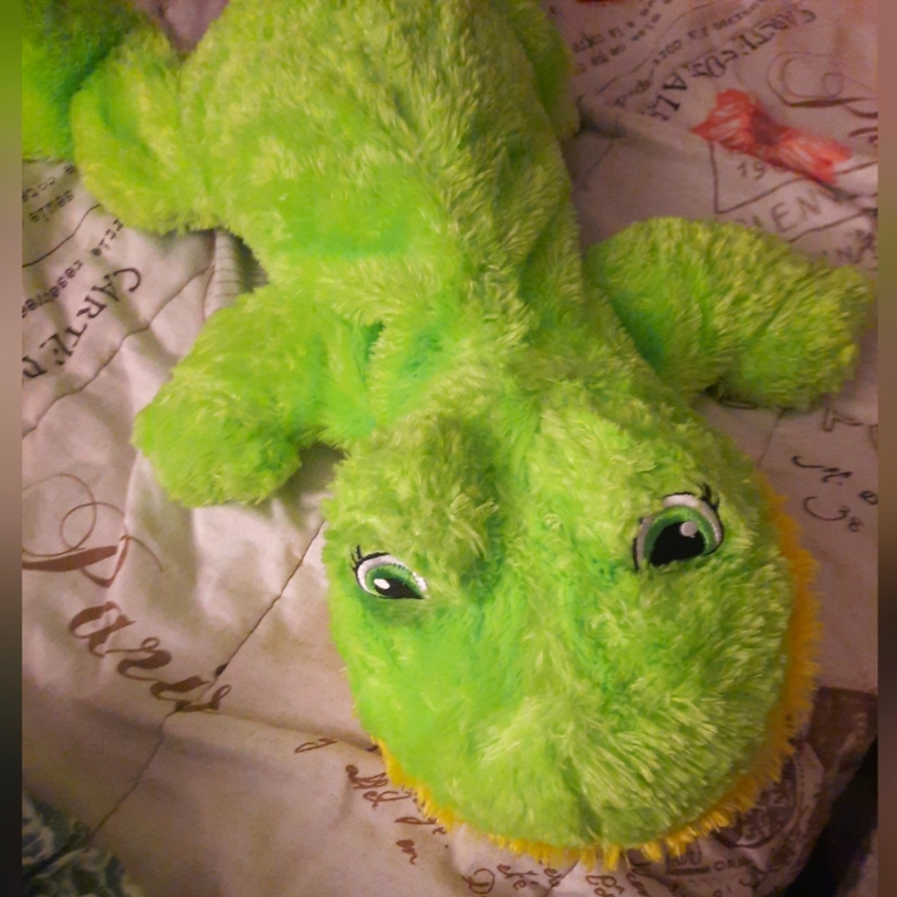 20-inch green and yellow frog plush🐸
